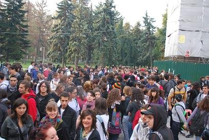 Nella foto - Laboratorio Sociale Alessandria