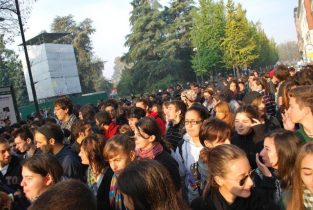 Nella foto - Laboratorio Sociale Alessandria