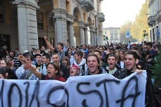 Nella foto - Laboratorio Sociale Alessandria