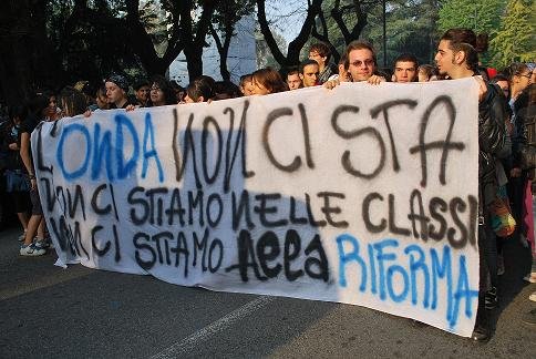 L'Onda invade Alessandria 1 - Laboratorio Sociale Alessandria Nella foto - Laboratorio Sociale Alessandria