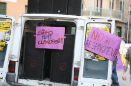 Nella foto - Laboratorio Sociale Alessandria