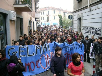 Nella foto - Laboratorio Sociale Alessandria