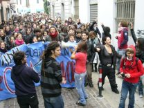 Nella foto - Laboratorio Sociale Alessandria