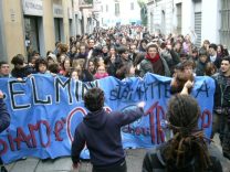 Nella foto - Laboratorio Sociale Alessandria