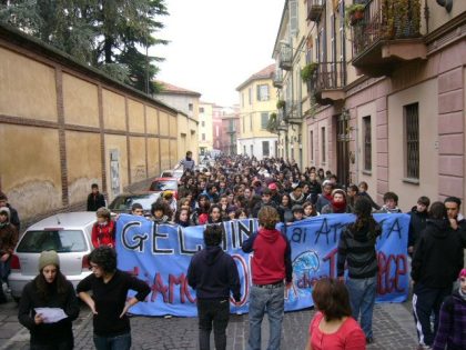 Nella foto - Laboratorio Sociale Alessandria