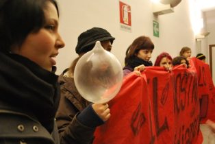 Nella foto - Laboratorio Sociale Alessandria