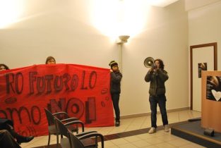 Nella foto - Laboratorio Sociale Alessandria