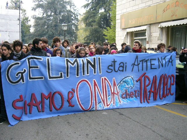 Nella foto - Laboratorio Sociale Alessandria