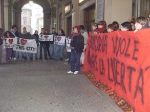 Nella foto - Laboratorio Sociale Alessandria