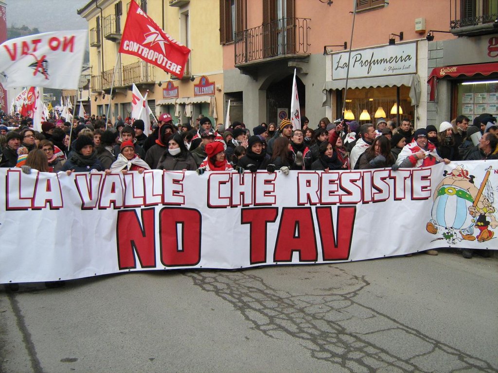 Nella foto - Laboratorio Sociale Alessandria