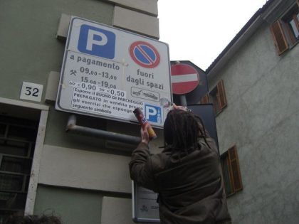 Nella foto - Laboratorio Sociale Alessandria