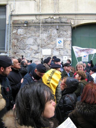 Nella foto - Laboratorio Sociale Alessandria