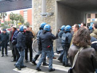 Nella foto - Laboratorio Sociale Alessandria