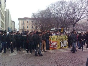 Nella foto - Laboratorio Sociale Alessandria