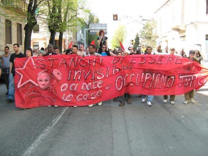 Nella foto - Laboratorio Sociale Alessandria