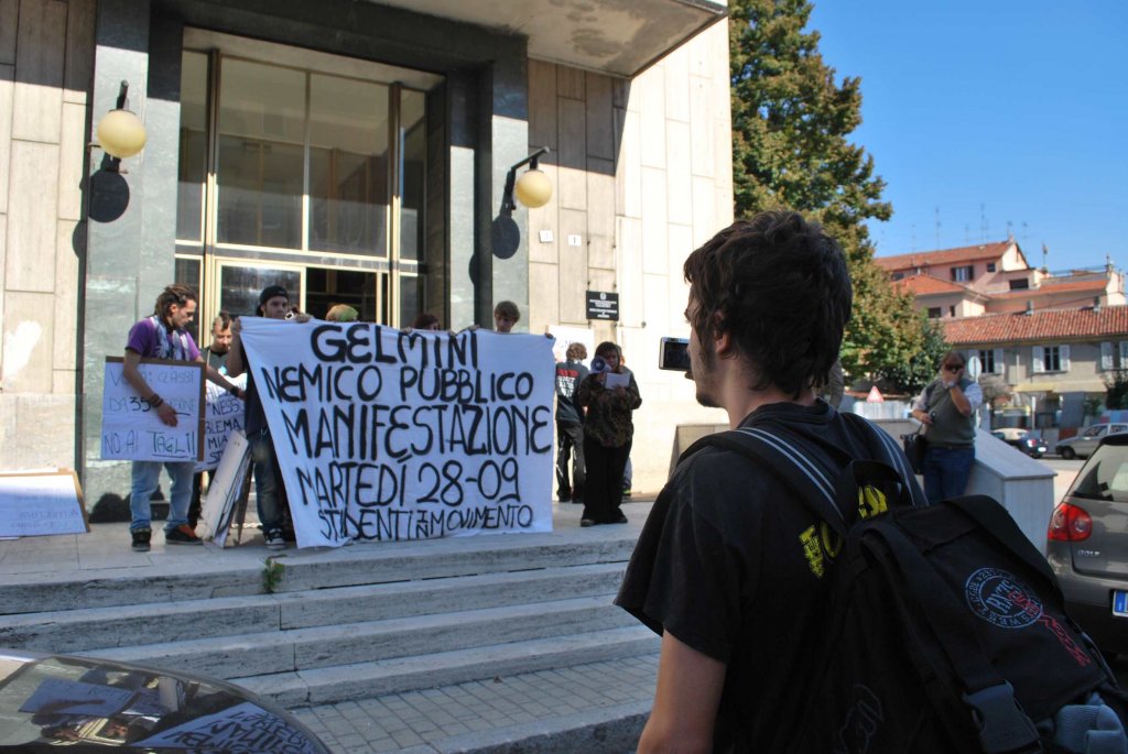 Nella foto - Laboratorio Sociale Alessandria