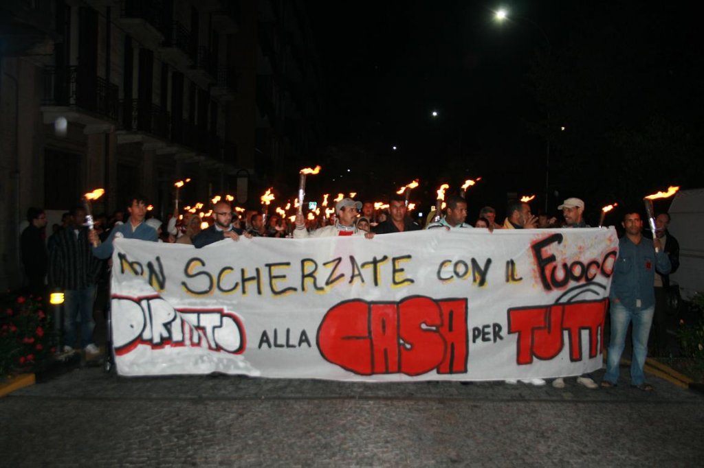 Nella foto - Laboratorio Sociale Alessandria