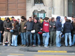 Nella foto - Laboratorio Sociale Alessandria