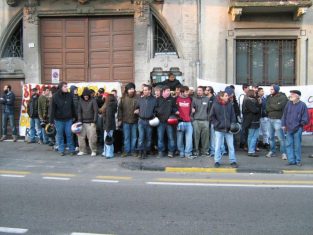 Nella foto - Laboratorio Sociale Alessandria