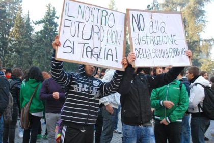 Nella foto - Laboratorio Sociale Alessandria