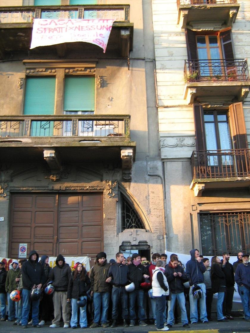 Nella foto - Laboratorio Sociale Alessandria