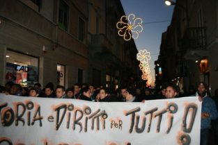 Nella foto - Laboratorio Sociale Alessandria