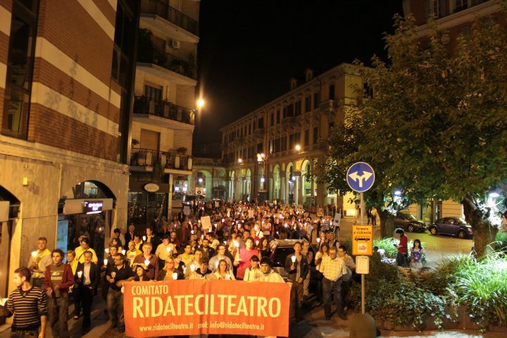 Nella foto - Laboratorio Sociale Alessandria