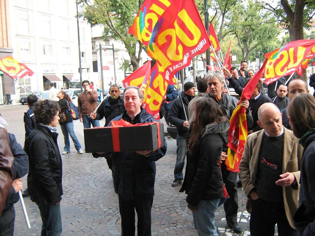 Nella foto - Laboratorio Sociale Alessandria