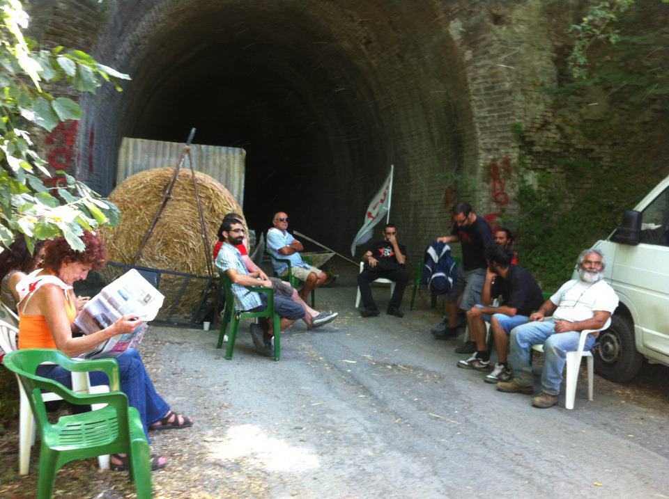 Nella foto - Laboratorio Sociale Alessandria