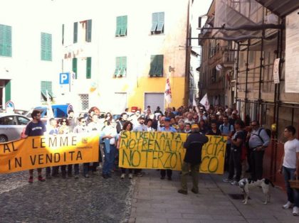 Nella foto - Laboratorio Sociale Alessandria