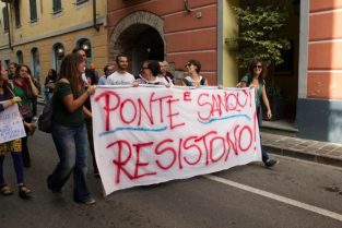 Nella foto - Laboratorio Sociale Alessandria