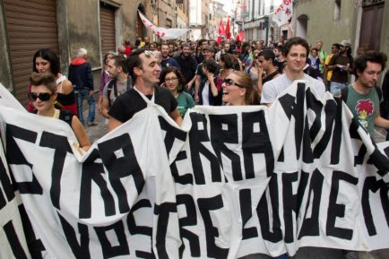 Nella foto - Laboratorio Sociale Alessandria