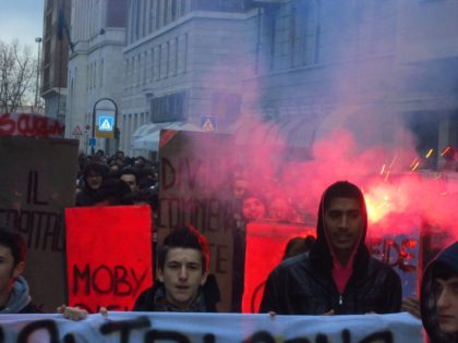 Nella foto - Laboratorio Sociale Alessandria