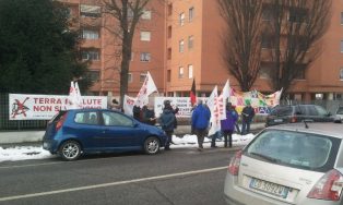 Nella foto - Laboratorio Sociale Alessandria