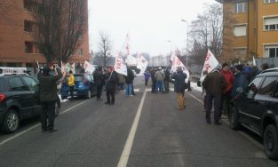Nella foto - Laboratorio Sociale Alessandria