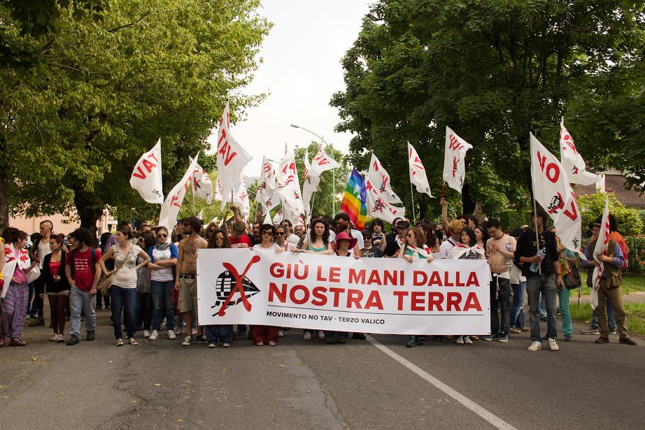 Nella foto - Laboratorio Sociale Alessandria