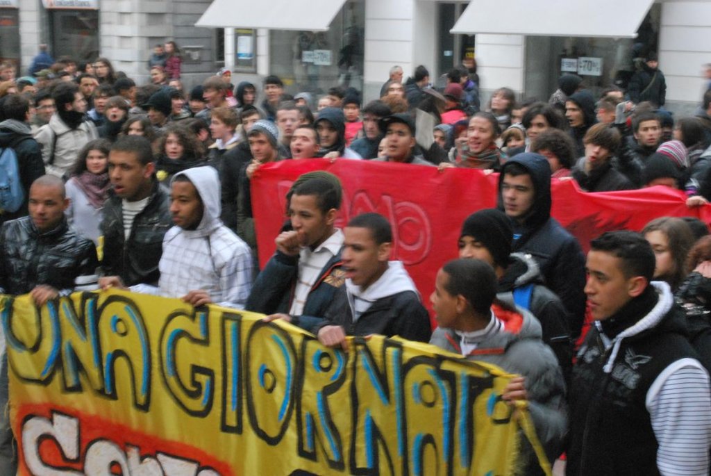 Nella foto - Laboratorio Sociale Alessandria