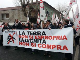 Nella foto - Laboratorio Sociale Alessandria