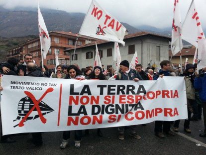 Nella foto - Laboratorio Sociale Alessandria