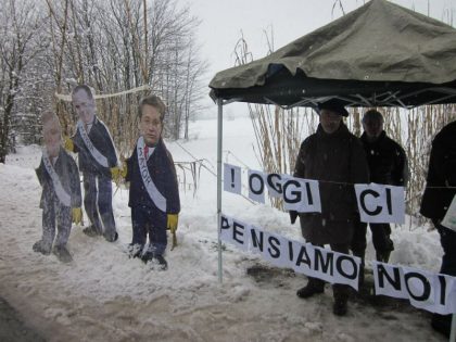 Nella foto - Laboratorio Sociale Alessandria