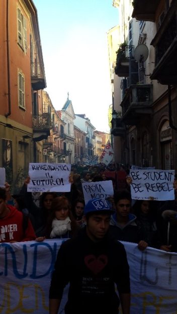 Nella foto - Laboratorio Sociale Alessandria