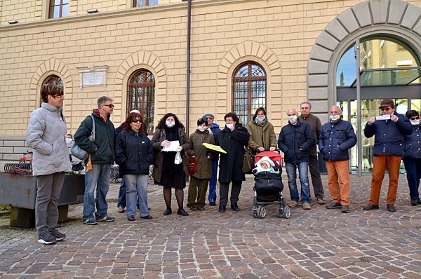 Nella foto - Laboratorio Sociale Alessandria