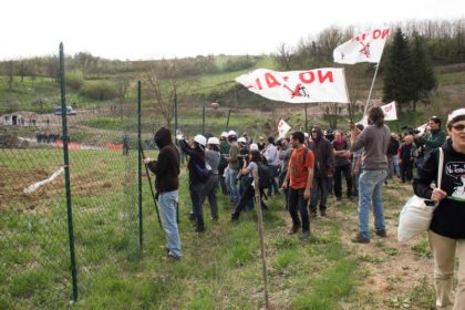 Nella foto - Laboratorio Sociale Alessandria