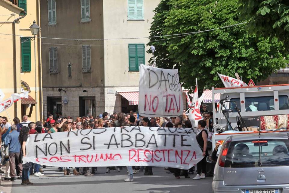 Nella foto - Laboratorio Sociale Alessandria