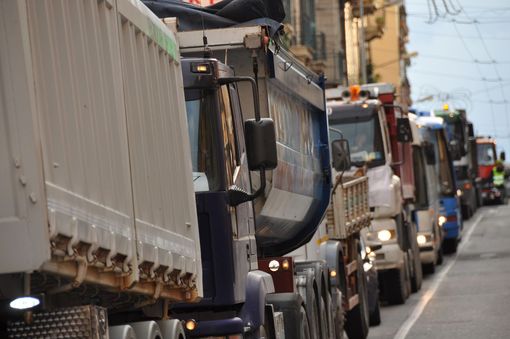 Terzo Valico e circonvallazione?? A Serravalle c'è solo il traffico che aumenta 1 - Laboratorio Sociale Alessandria Nella foto - Laboratorio Sociale Alessandria