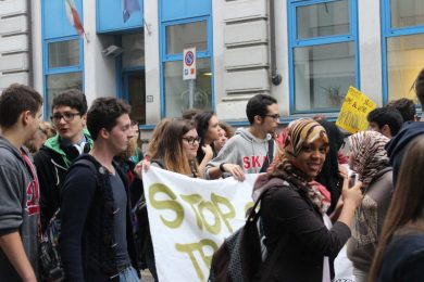 Nella foto - Laboratorio Sociale Alessandria