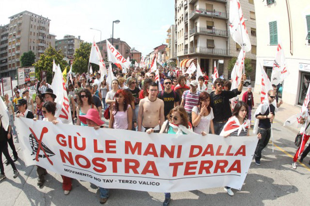 Nella foto - Laboratorio Sociale Alessandria