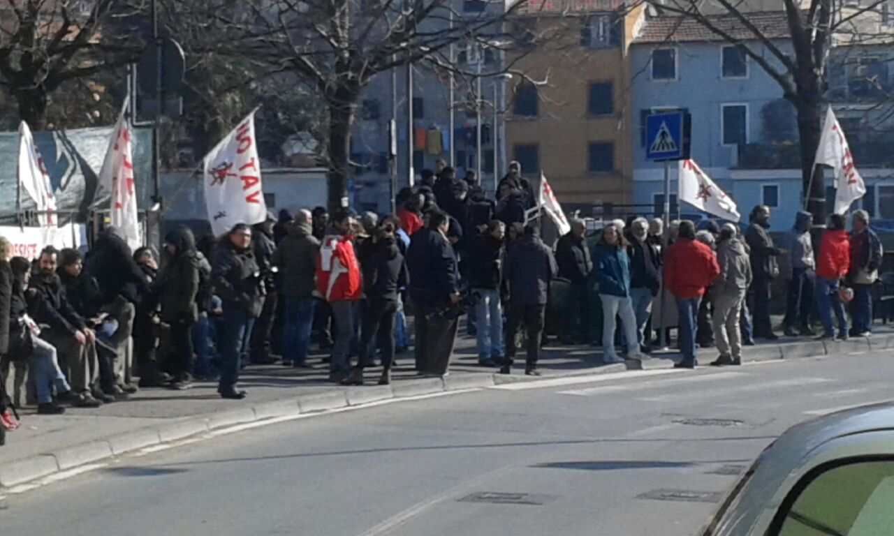 Nella foto - Laboratorio Sociale Alessandria