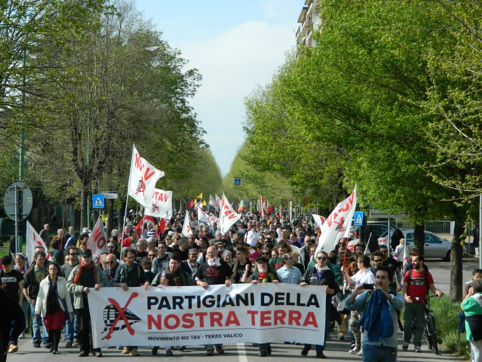 Nella foto - Laboratorio Sociale Alessandria