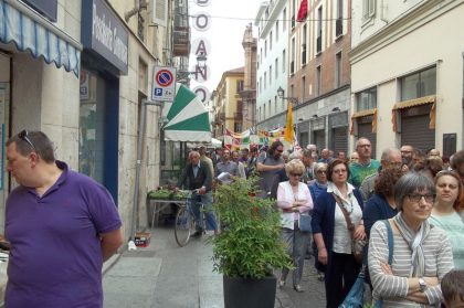 Nella foto - Laboratorio Sociale Alessandria